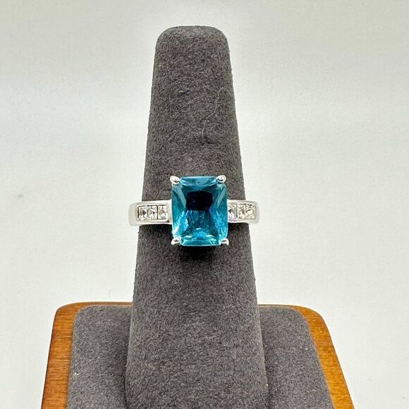 Ring with Aquamarine Blue Colored Center Stone - Picture 1 of 6